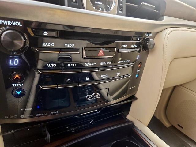 Photo of 2019 White Lexus LX 570