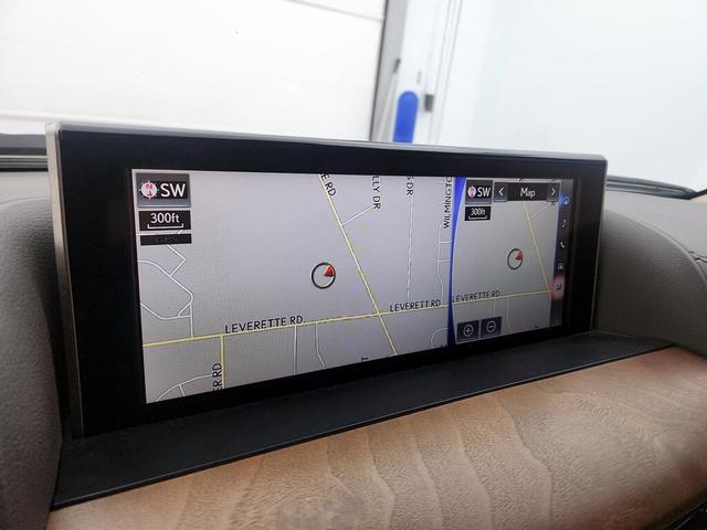 Photo of 2019 White Lexus LX 570