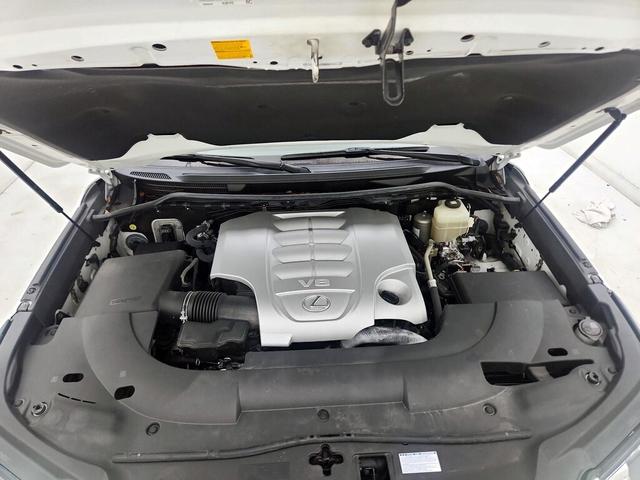 Photo of 2019 White Lexus LX 570