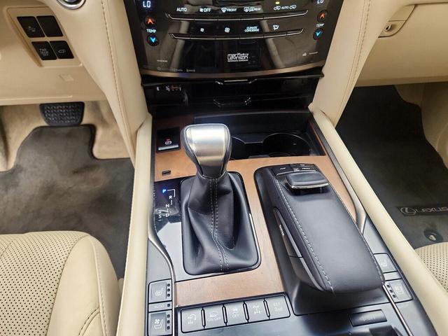 Photo of 2019 White Lexus LX 570