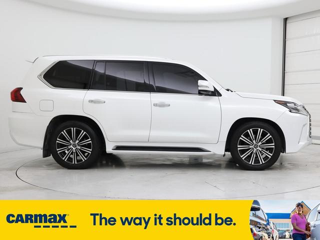 Photo of 2019 White Lexus LX 570