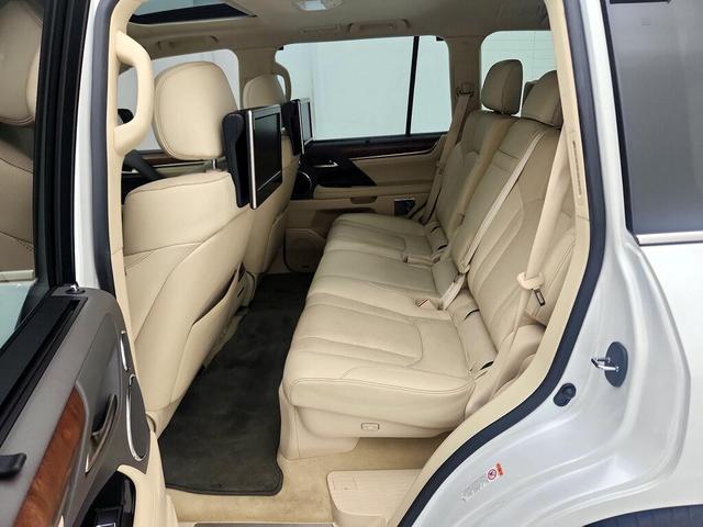 Photo of 2019 White Lexus LX 570