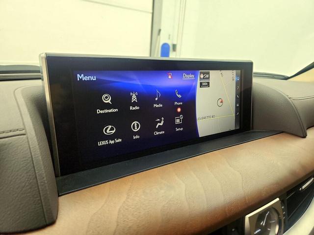 Photo of 2019 White Lexus LX 570