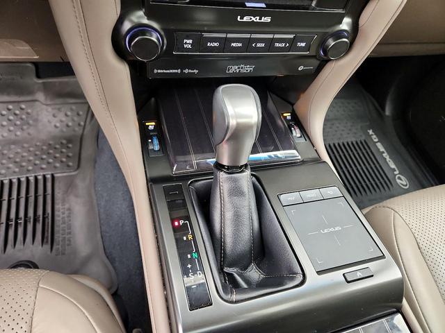 Photo of 2022 White Lexus GX 460