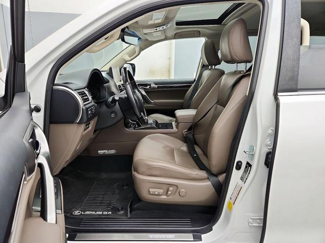 Photo of 2022 White Lexus GX 460