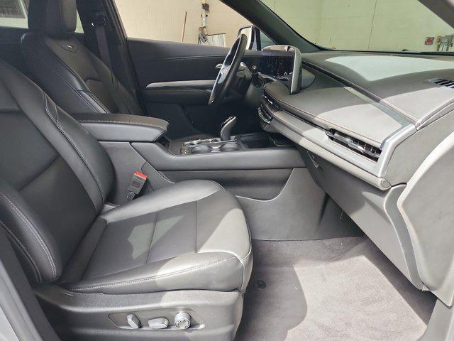 Photo of 2024 Argent Silver Metallic Cadillac XT4