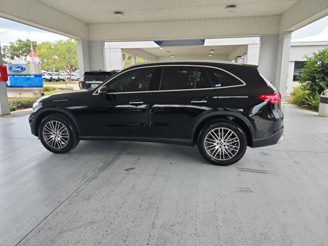 Photo of 2024 Black Mercedes-Benz GLC 300
