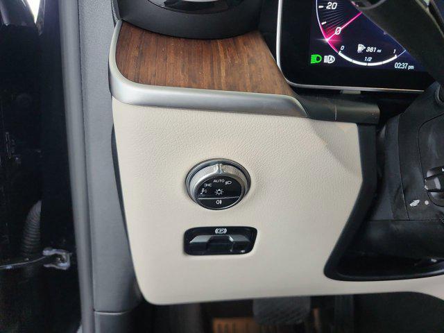 Photo of 2024 Black Mercedes-Benz GLC 300