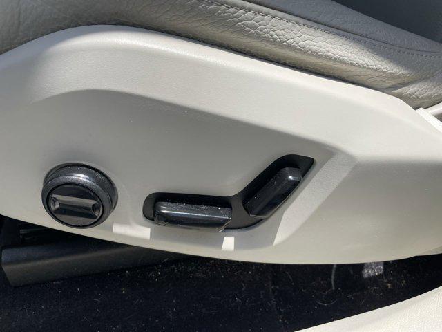 Photo of 2019 Ice White Volvo XC60