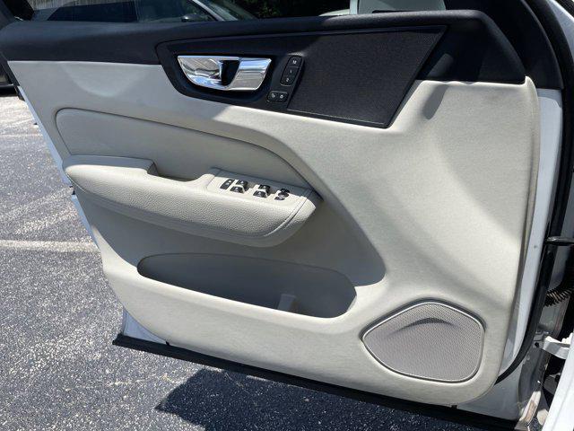 Photo of 2019 Ice White Volvo XC60