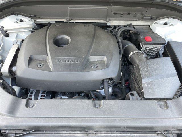 Photo of 2019 Ice White Volvo XC60