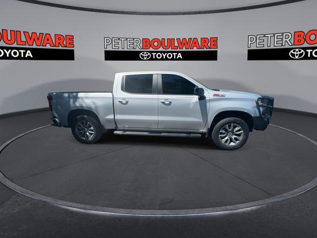 Photo of 2022 Silver Ice Metallic Chevrolet Silverado 1500 Limited