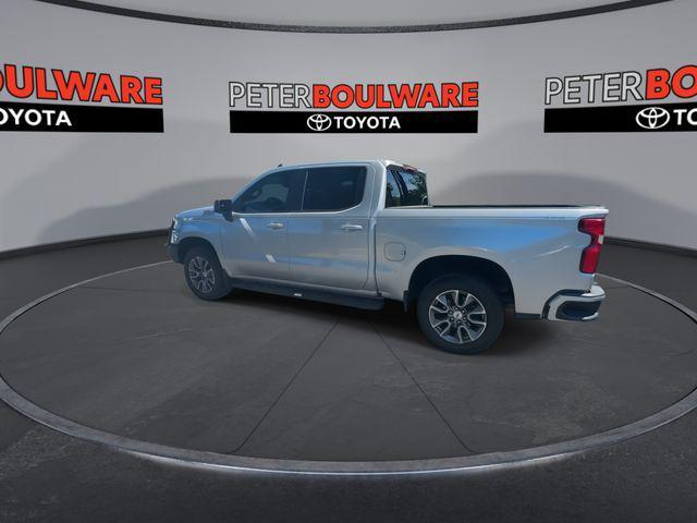 Photo of 2022 Silver Ice Metallic Chevrolet Silverado 1500 Limited