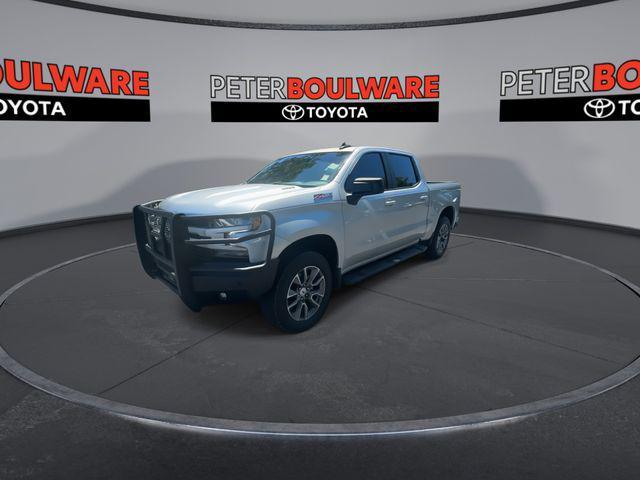 Photo of 2022 Silver Ice Metallic Chevrolet Silverado 1500 Limited