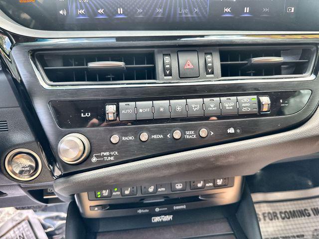 Photo of 2022 White Pearl Lexus ES 350
