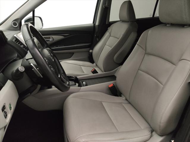 Photo of 2017 Blue Honda Pilot