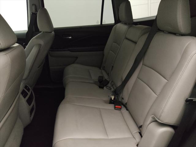 Photo of 2017 Blue Honda Pilot