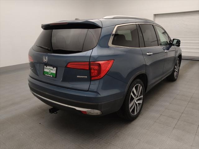 Photo of 2017 Blue Honda Pilot