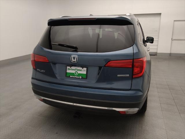 Photo of 2017 Blue Honda Pilot