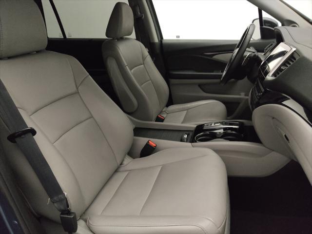 Photo of 2017 Blue Honda Pilot