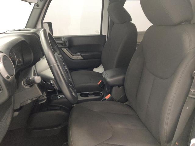 Photo of 2017 Bright White Clearcoat Jeep Wrangler