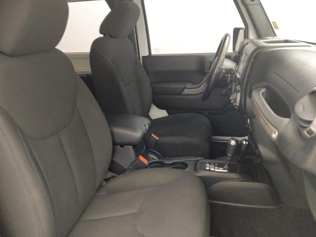 Photo of 2017 Bright White Clearcoat Jeep Wrangler