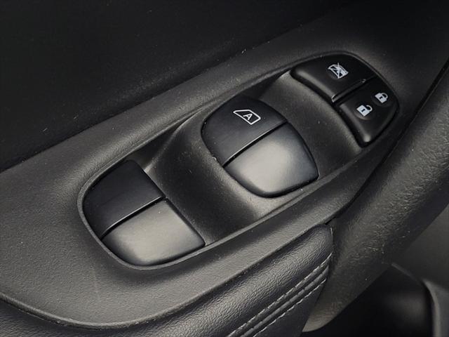 Photo of 2018 Caspian Blue Nissan Rogue