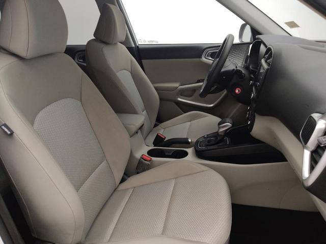Photo of 2023 Snow White Pearl Kia Soul