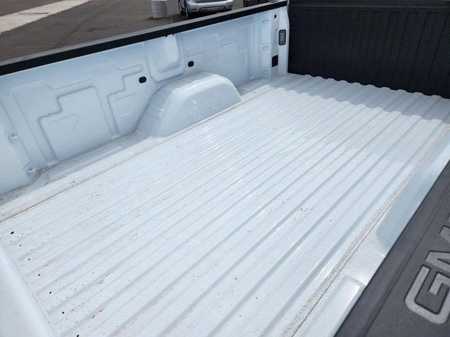 Photo of 2025 Summit White GMC Sierra 1500