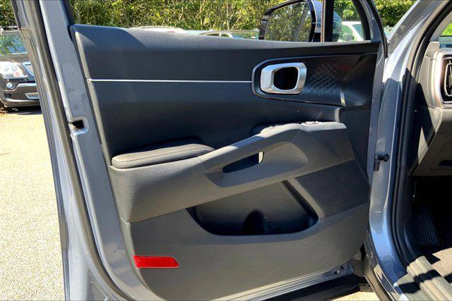 Photo of 2024 Everlasting Silver Kia Sorento