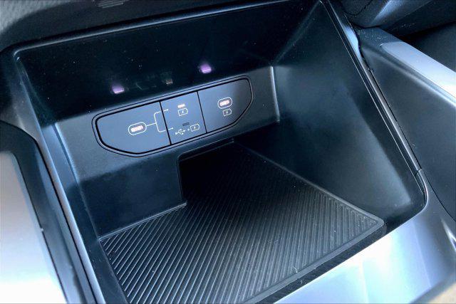 Photo of 2024 Everlasting Silver Kia Sorento