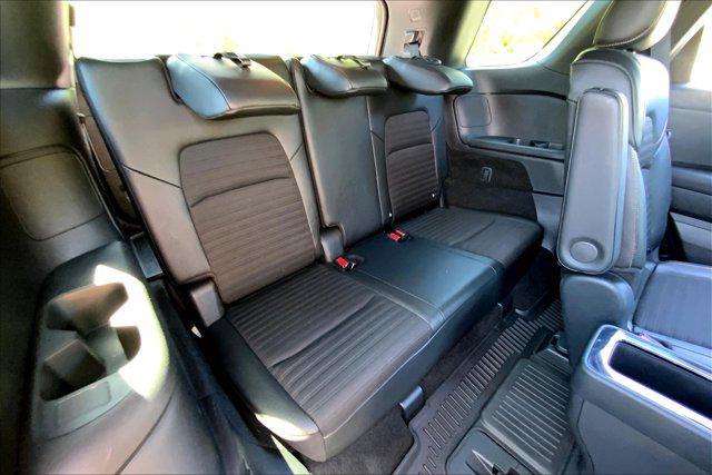 Photo of 2023 Pearl White Tricoat/Super Black Nissan Pathfinder