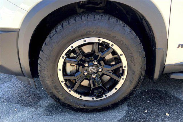 Photo of 2023 Pearl White Tricoat/Super Black Nissan Pathfinder