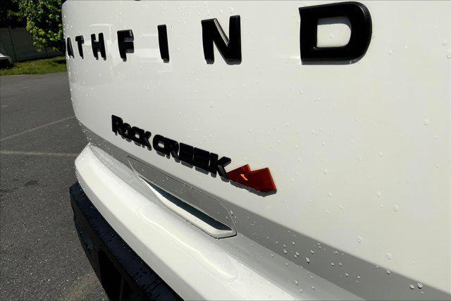 Photo of 2023 Pearl White Tricoat/Super Black Nissan Pathfinder
