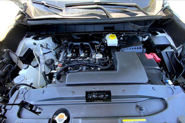 Photo of 2023 Pearl White Tricoat/Super Black Nissan Pathfinder
