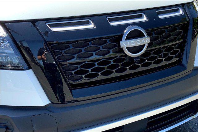 Photo of 2023 Pearl White Tricoat/Super Black Nissan Pathfinder
