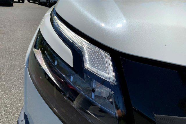 Photo of 2023 Pearl White Tricoat/Super Black Nissan Pathfinder