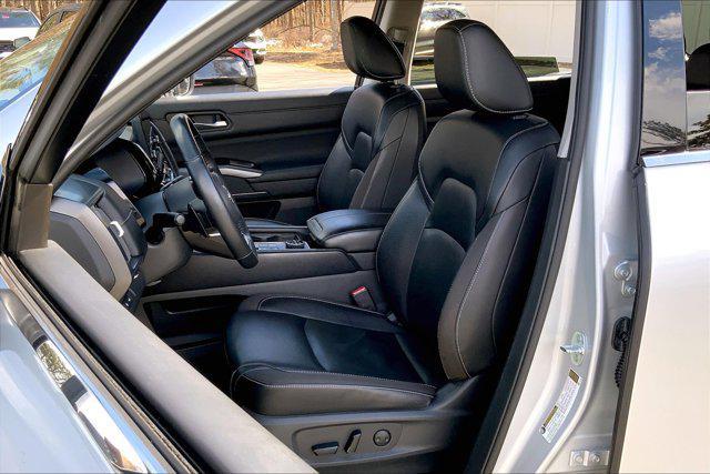 Photo of 2023 Brilliant Silver Metallic Nissan Pathfinder