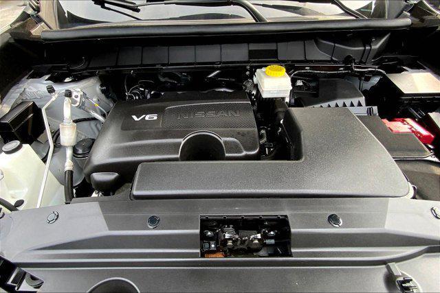 Photo of 2022 Brilliant Silver Metallic Nissan Pathfinder