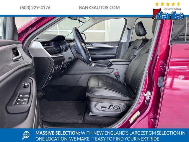 Photo of 2022 Velvet Red Pearlcoat Jeep Grand Cherokee