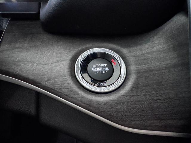 Photo of 2022 Velvet Red Pearlcoat Jeep Grand Cherokee
