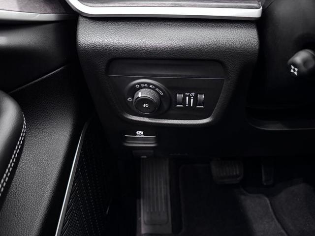 Photo of 2022 Velvet Red Pearlcoat Jeep Grand Cherokee