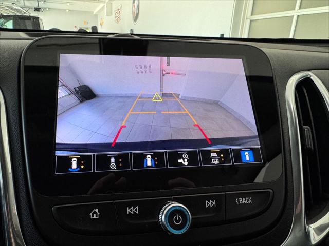 Photo of 2022 Blue Glow Metallic Chevrolet Equinox