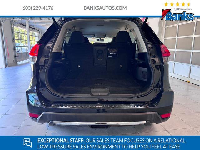 Photo of 2018 Magnetic Black Nissan Rogue