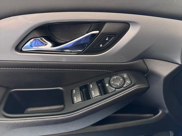 Photo of 2023 Blue Metallic Chevrolet Traverse