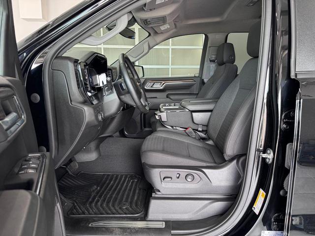 Photo of 2023 Black Chevrolet Silverado 1500