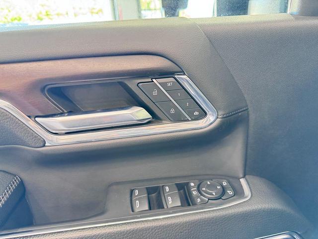 Photo of 2024 Onyx Black GMC Sierra 2500