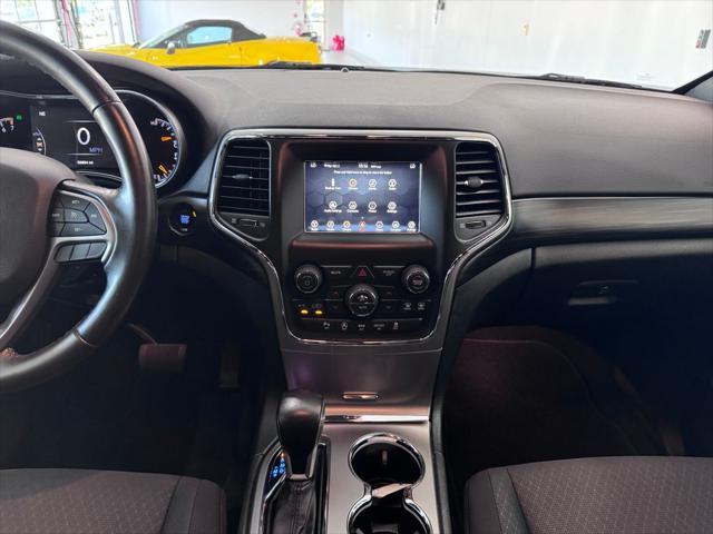 Photo of 2020 Granite Crystal Metallic Clearcoat Jeep Grand Cherokee