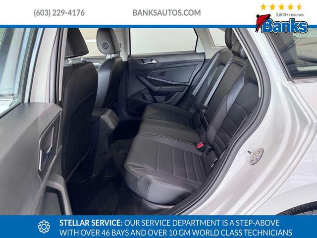 Photo of 2022 Oryx White Pearl Volkswagen Jetta