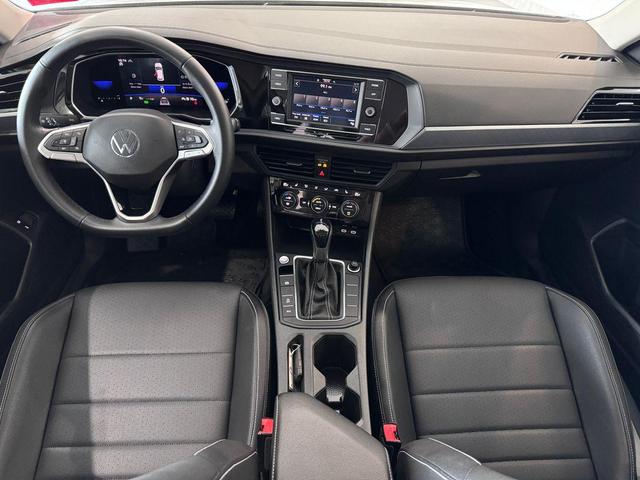 Photo of 2022 Oryx White Pearl Volkswagen Jetta